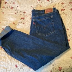 Ladies Levi’s Boyfriend Jeans 32x27. Gently worn. $15